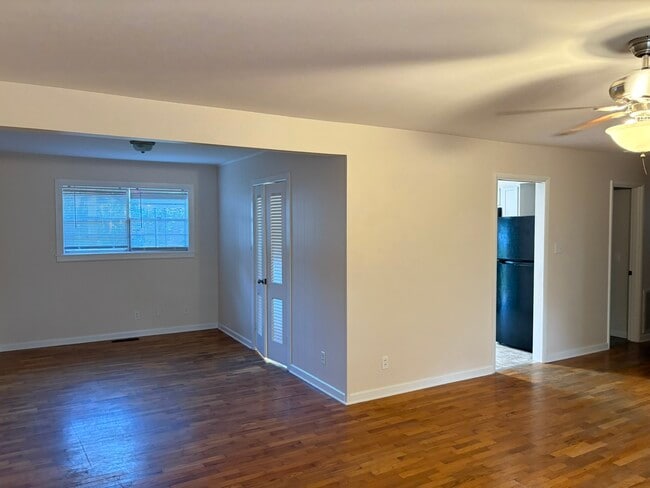 Building Photo - 510 Dickson St