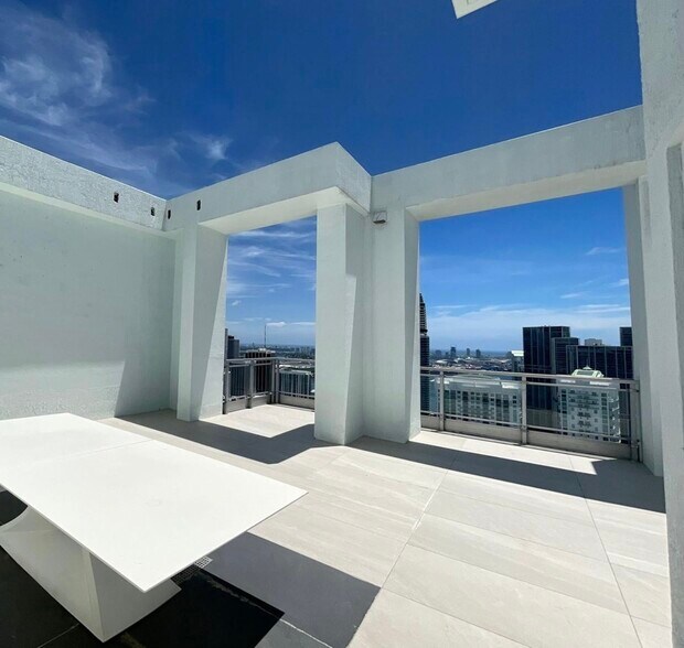 Building Photo - 92 SW 3rd St