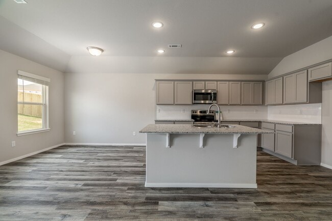 Building Photo - 529 Woodcreek Lp