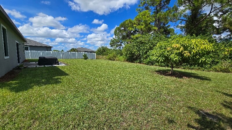 Building Photo - 9052 W Broad Cir