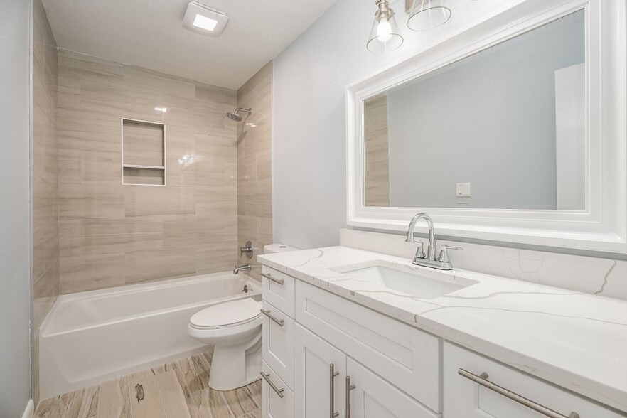 Building Photo - 901 Bonita Dr