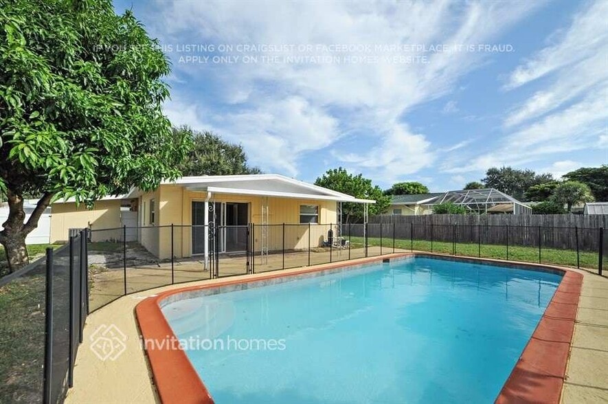 Building Photo - 452 Hazelwood Rd