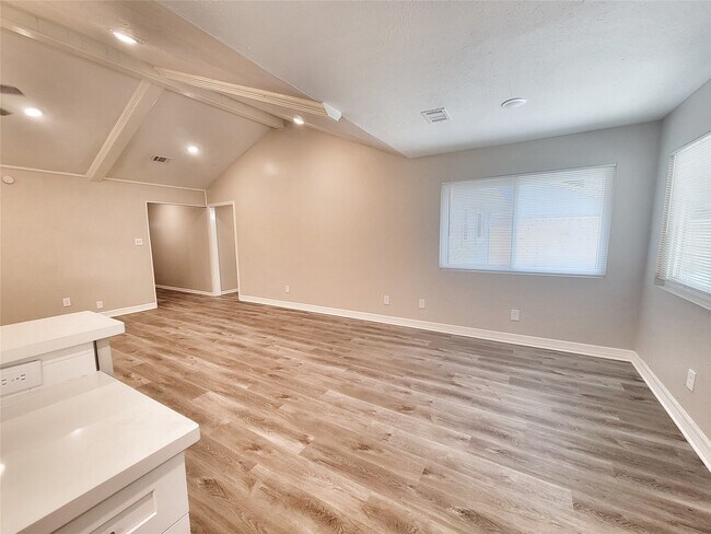 Building Photo - 3407 Saratoga Dr