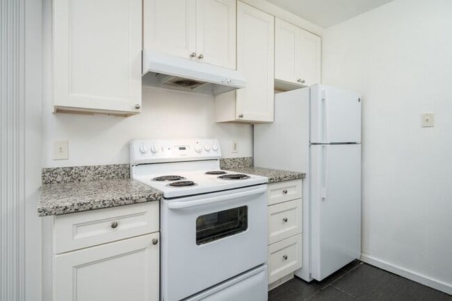 Building Photo - 2 bedroom in Roseway!! Pets OK!