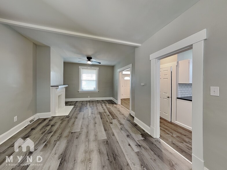 Building Photo - 153 N Oakley Ave