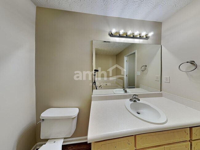 Building Photo - 177 Waters Edge Dr
