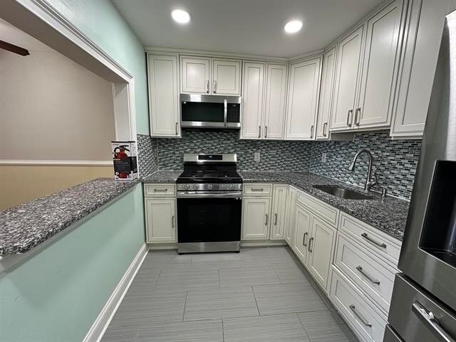 Building Photo - 374 Cator Ave