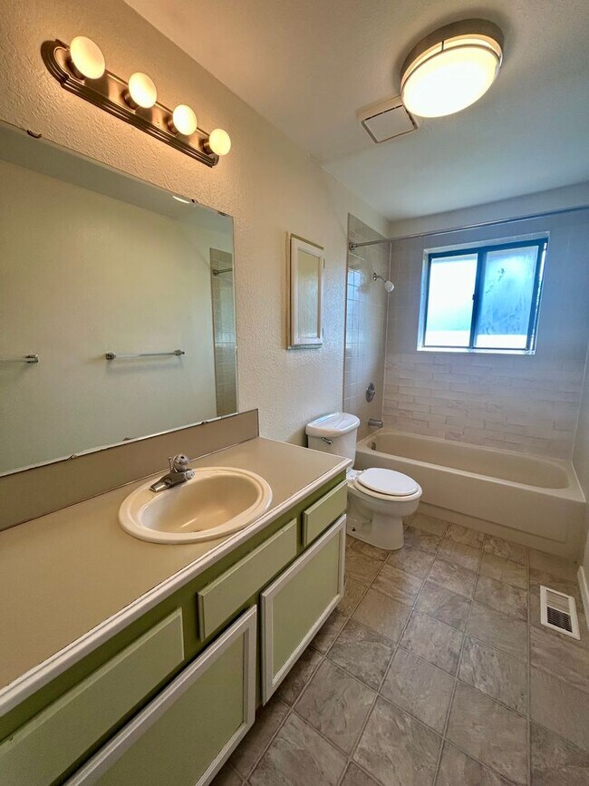 Building Photo - 4271 N Pennfield Pl