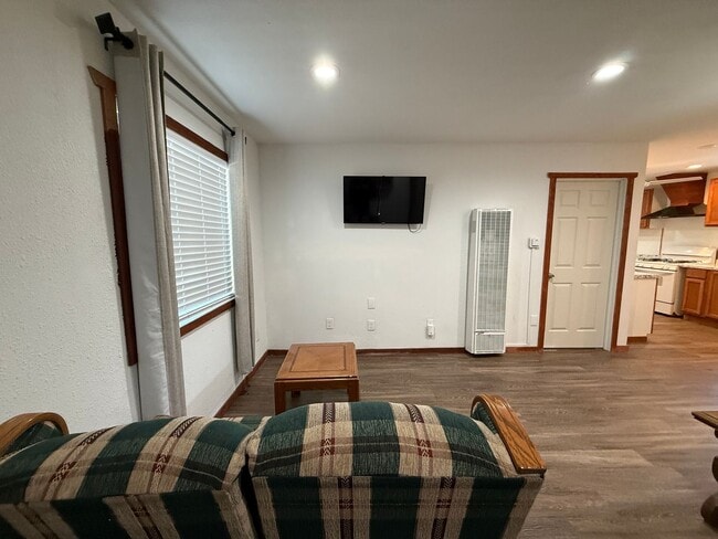 Building Photo - NEW Beautiful 3 Bedroom 1 Bath ADU - Furnished (Unfurnished Negotiable)