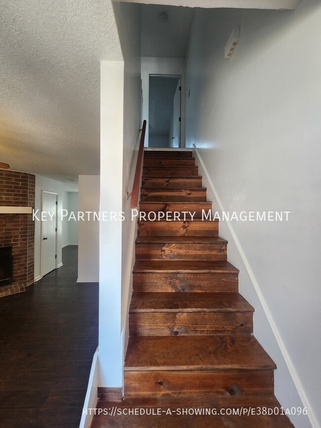 Building Photo - 1719 SW Parkridge Dr