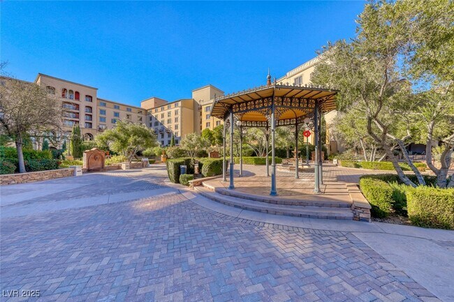 Building Photo - 102 Ibiza Lk Dr