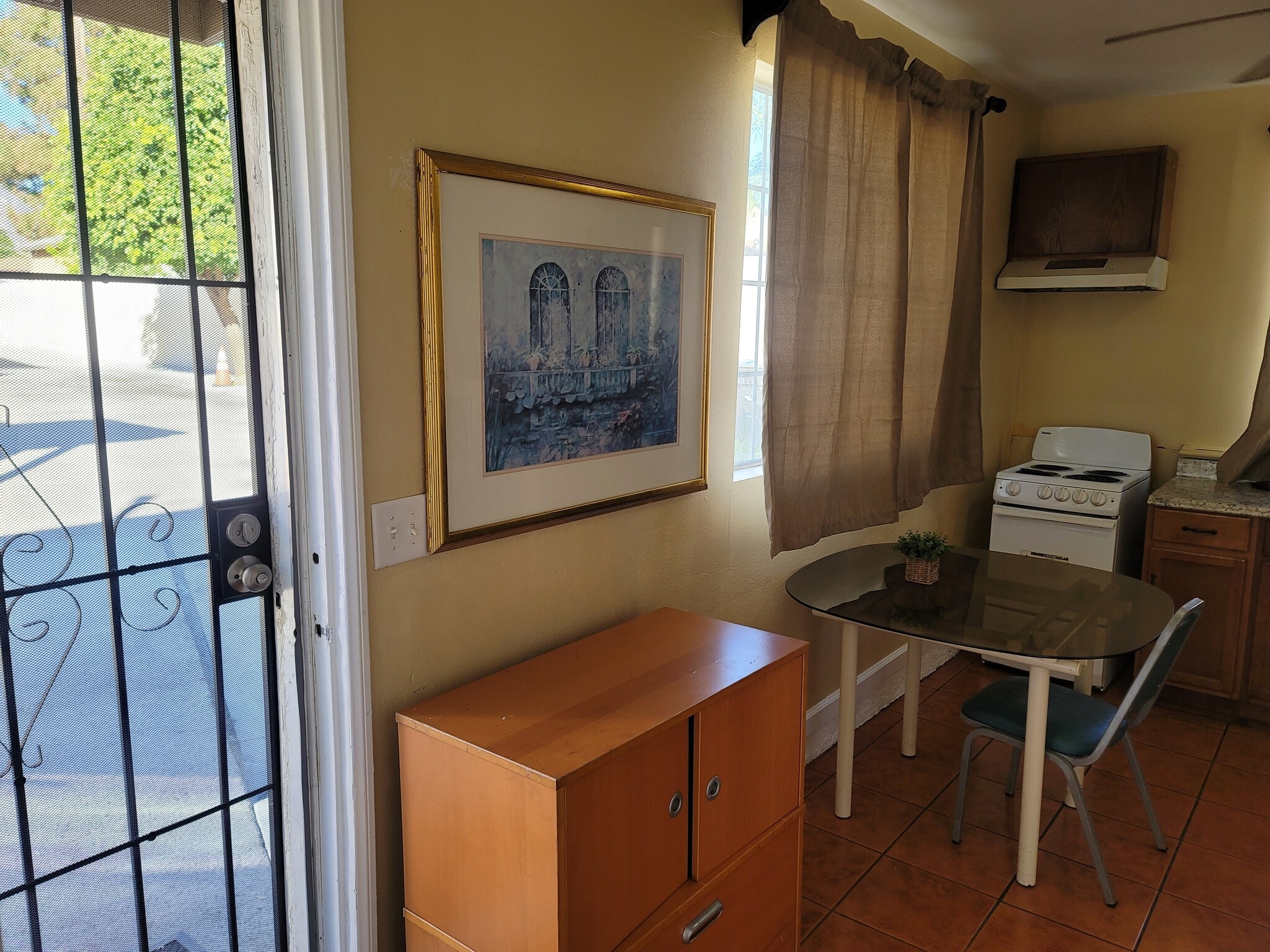 Building Photo - 12877 Glenoaks Blvd