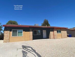 Building Photo - Fully Remodeled SFH