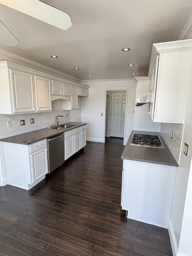 Building Photo - "Charming 3-Bed Home with Fireplace & Pool...