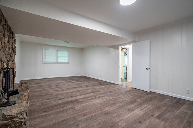 Building Photo - Stunningly renovated 4 bedroom 3 bathroom ...