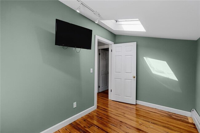 Building Photo - 225 Waldron Ave
