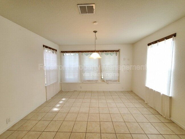 Building Photo - 555 Planters Pass