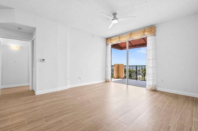 Building Photo - 1000 Scotia Dr