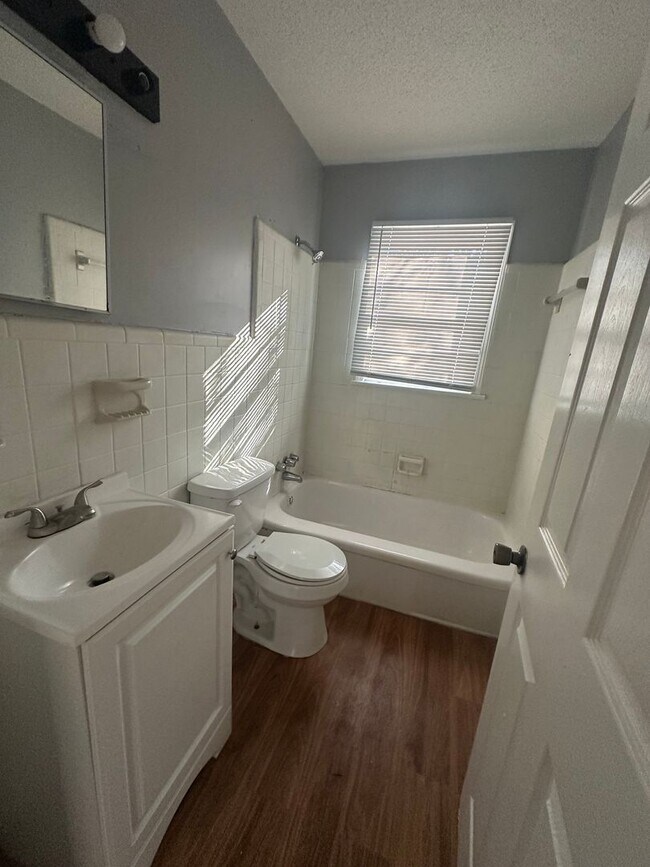 Building Photo - 1710 Arlington Park