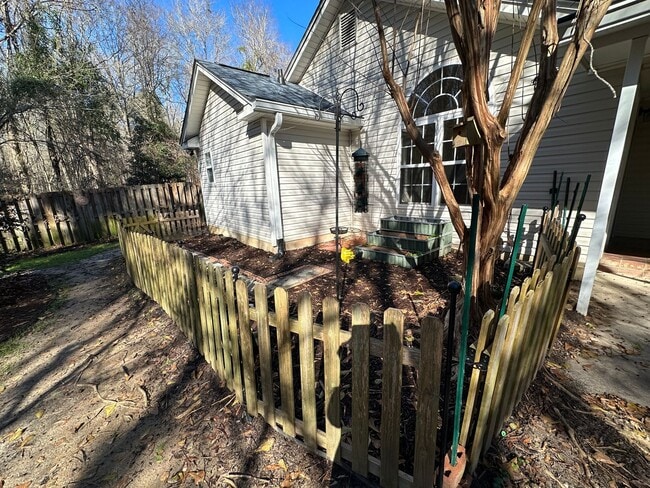 Building Photo - 1997 Sylvan Lake Dr