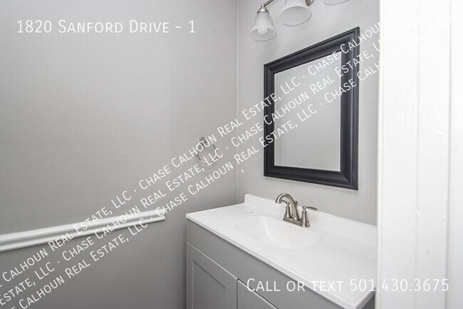 Building Photo - 1820 Sanford Dr