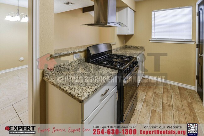 Building Photo - 1233 Royal Crest Dr