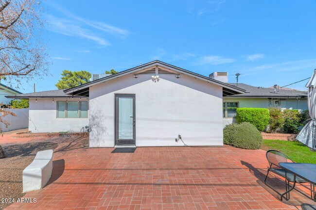 Building Photo - 4209 E Weldon Ave