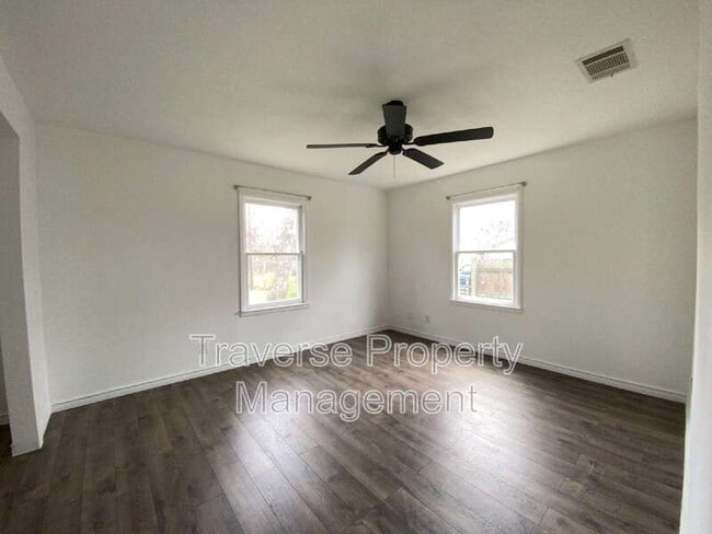 Building Photo - 145 Gordon Dr