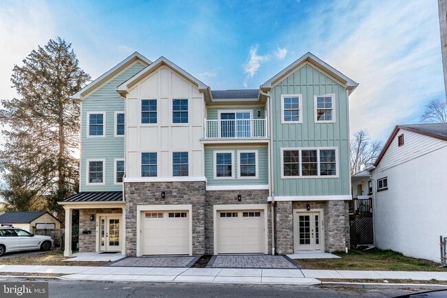 Building Photo - 17 Wilson St