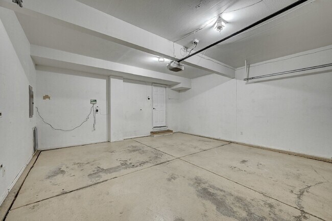 Building Photo - $2,225- 3bed/2bath Home in Fountain with B...