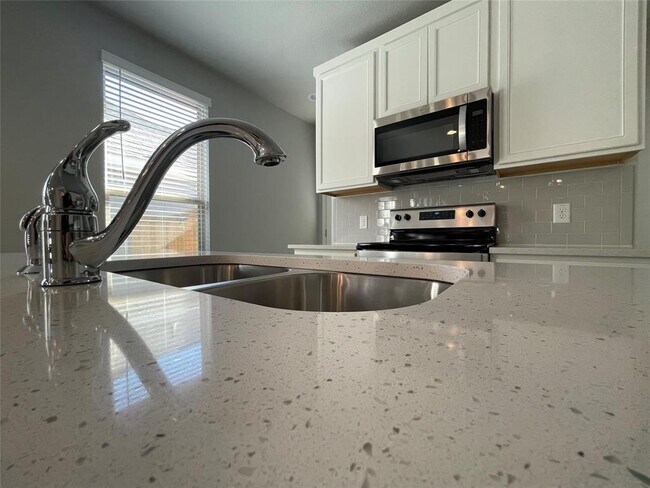 Building Photo - 125 Unforgiven Ln