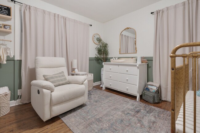 Building Photo - 328 S 14th St