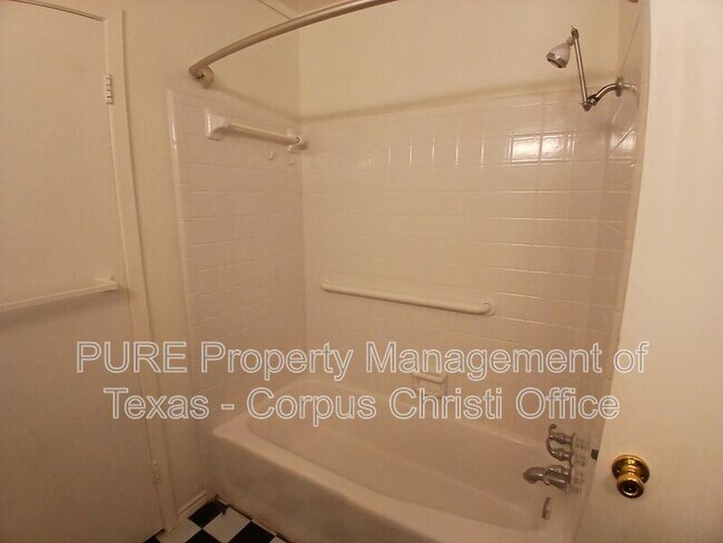 Building Photo - 1726 Lesle Ln