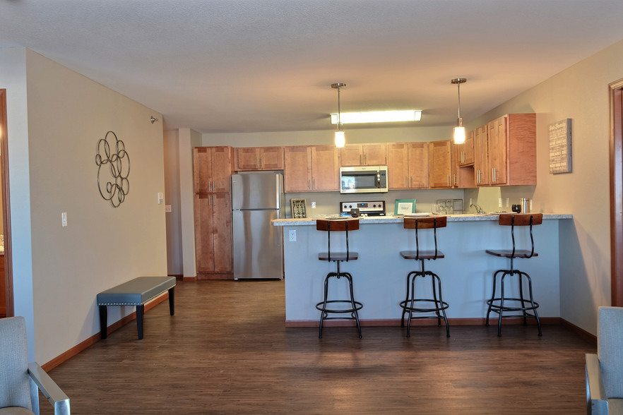 Large Breakfast Bar - Urban Plains Apartment Community