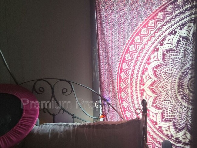 Building Photo - 2208 8th St