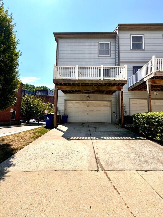 Building Photo - 2062 Clipper Park Rd