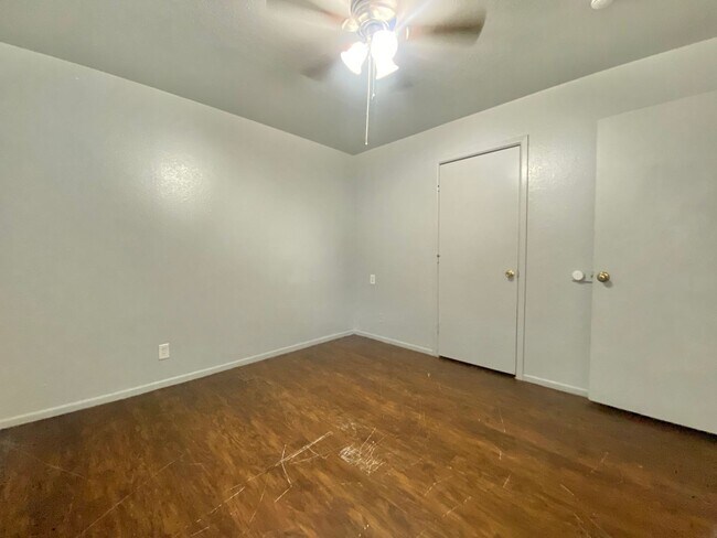 Building Photo - 4613 Belton Ave