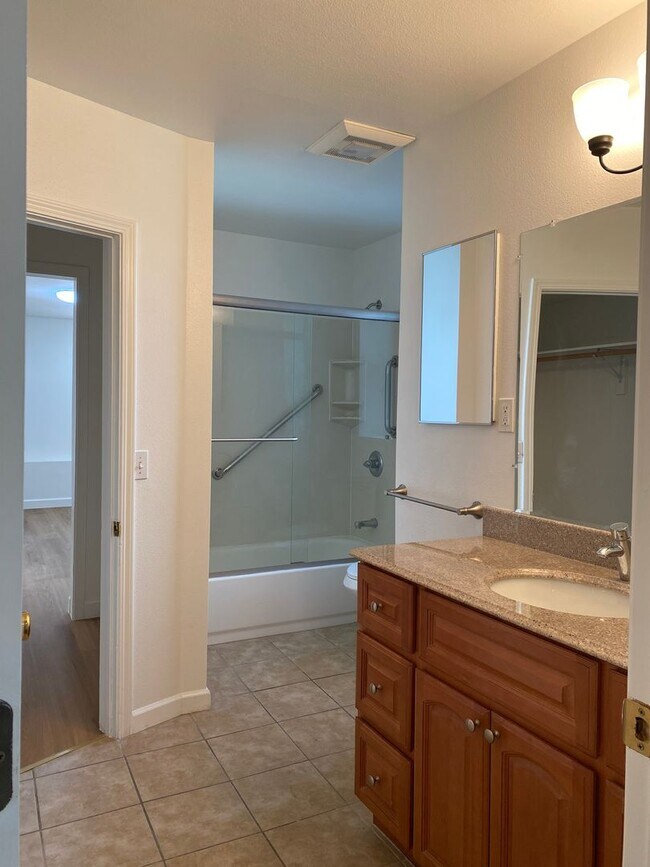 Building Photo - 1033 Pacific Ave