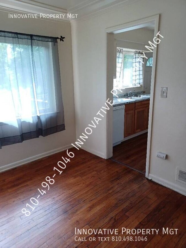 Building Photo - 3087 Hatherly Ave