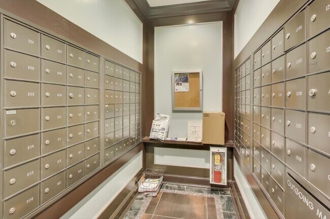 Building Photo - 780 S Federal St