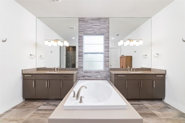 Building Photo - 11506 Royal Tower Pl