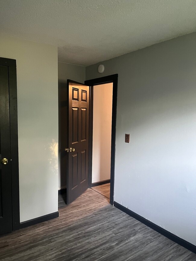 Building Photo - 208 Logan-