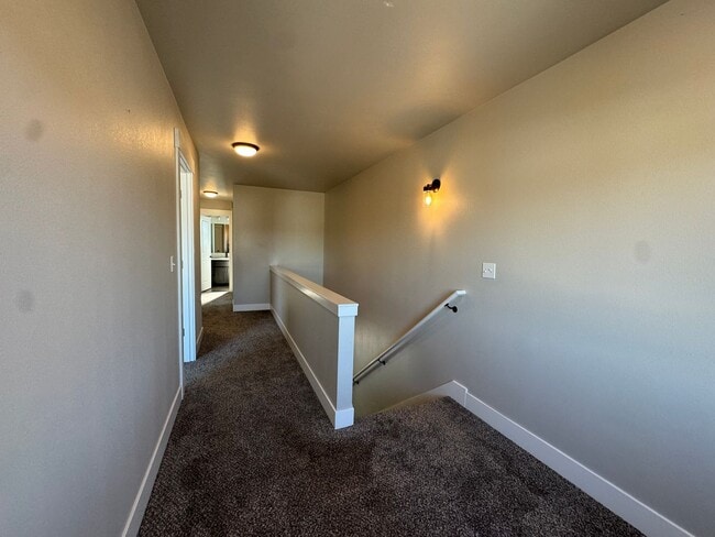 Building Photo - Beautiful 3 Bedroom 2 Story Home in Cul de...