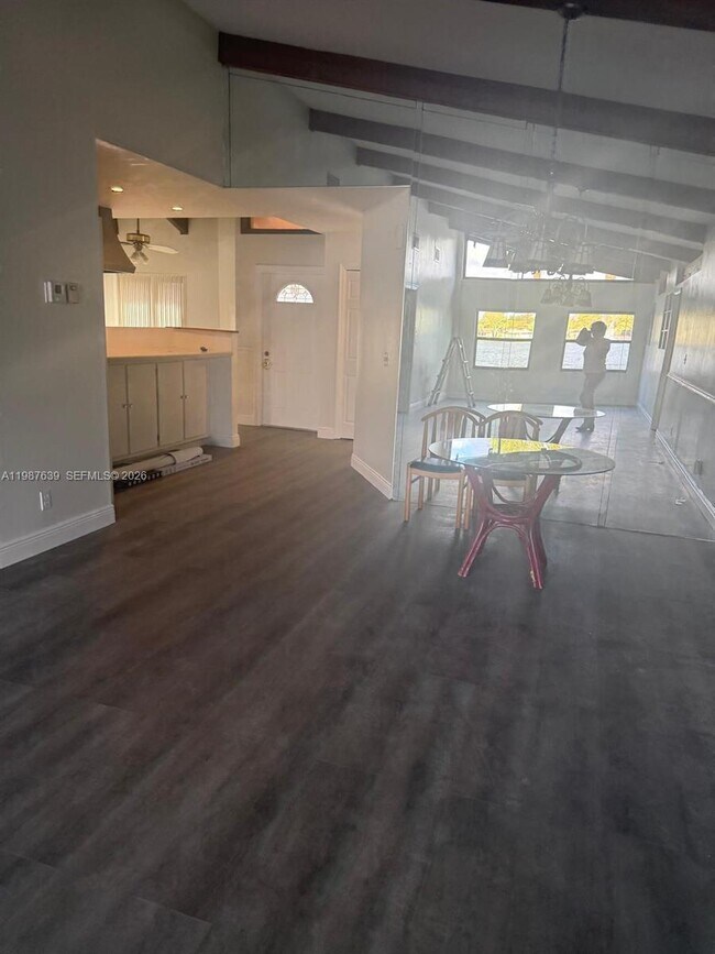 Building Photo - 516 Briarwood Cir