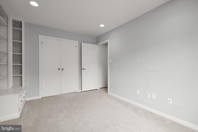 Building Photo - 5 Whitebridge Ct