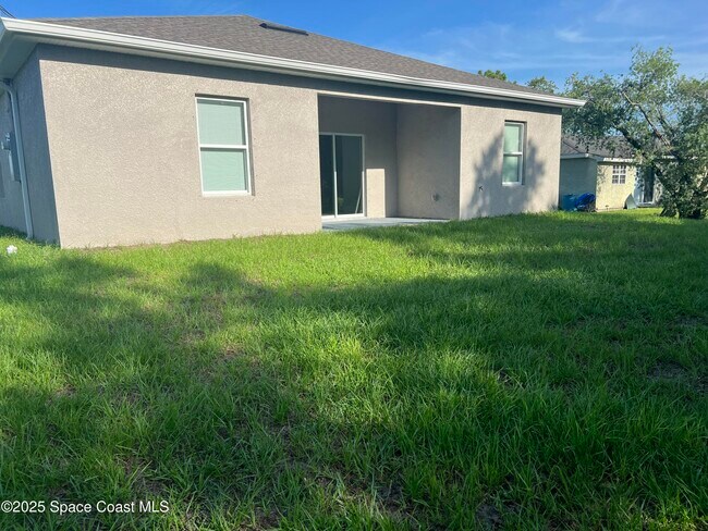 Building Photo - 571 San Filippo Dr SE
