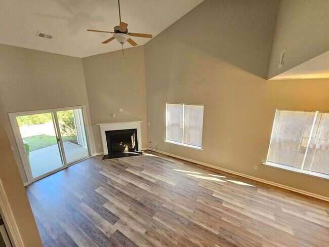 Building Photo - Chapin Home