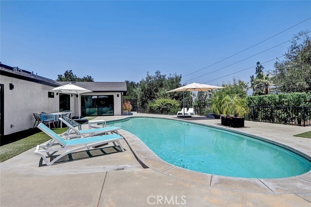 Building Photo - 832 N Oceanbluff Ave