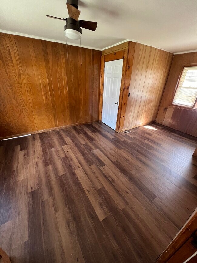 Building Photo - 8021 S Coles Ave