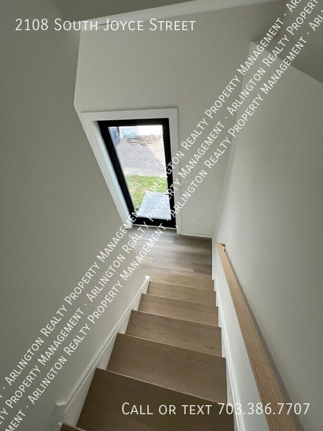 Building Photo - 2108 S Joyce St